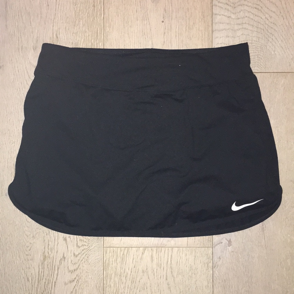 Nike tennis scort